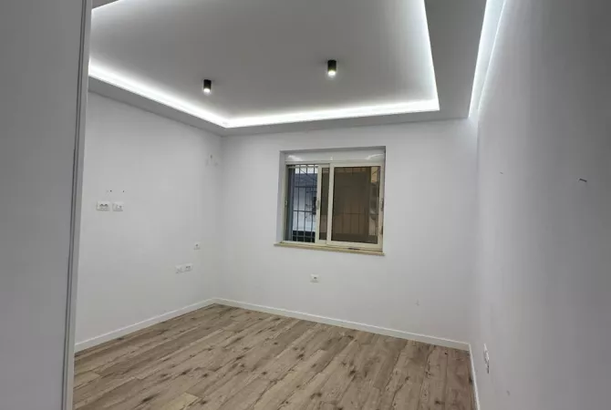 Shtepi ne shitje Apartament ne Tirane, 1+1, Mobilimi Bosh, pa mobiluar, Pagesa 158,000  Euro.