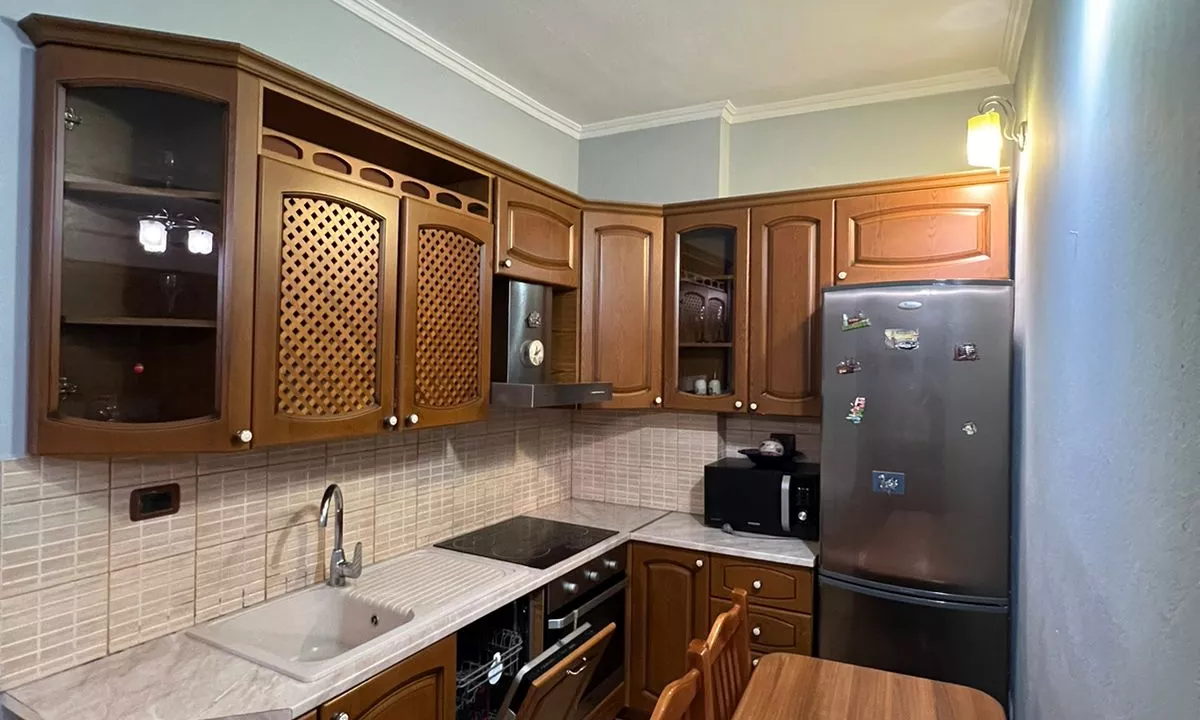 Shtepi me qera Apartament ne Tirane, 3+1, Mobilimi E mobiluar, Pagesa 750  Euro.