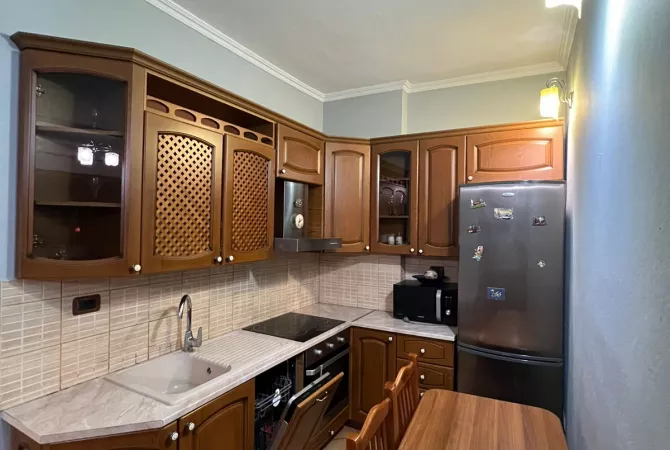 Jepet apartament me qera 3+1+2 tek Komuna e Parisit, Prane Kika 1