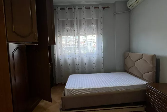 Shtepi me qera Apartament ne Tirane, 3+1, Mobilimi E mobiluar, Pagesa 750  Euro.