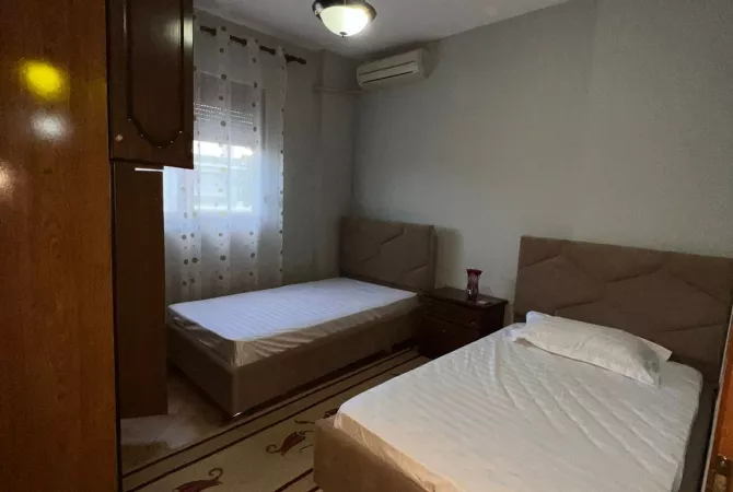Shtepi me qera Apartament ne Tirane, 3+1, Mobilimi E mobiluar, Pagesa 750  Euro.