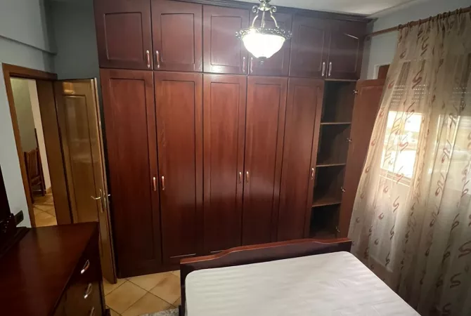 Shtepi me qera Apartament ne Tirane, 3+1, Mobilimi E mobiluar, Pagesa 750  Euro.