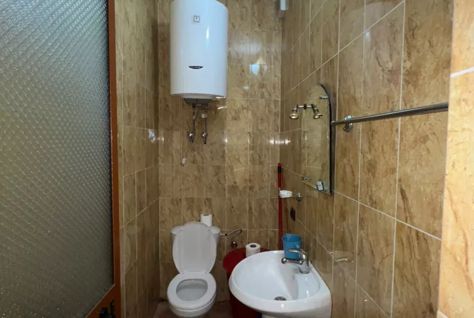 Shtepi me qera Apartament ne Tirane, 3+1, Mobilimi E mobiluar, Pagesa 750  Euro.