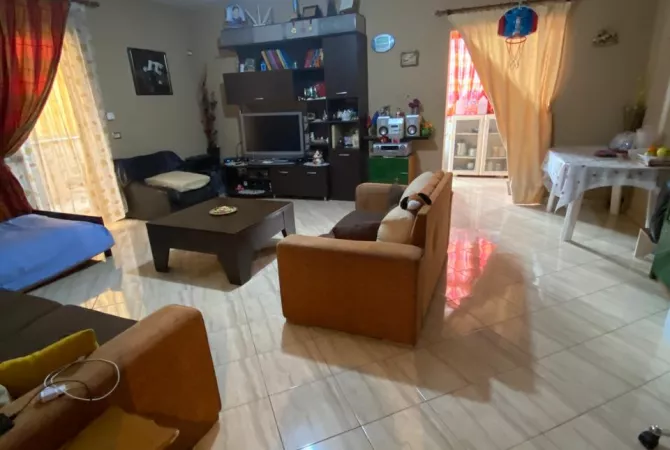 Shtepi ne shitje Apartament ne Tirane, 2+1, Mobilimi E mobiluar, Pagesa 150,000  Euro.