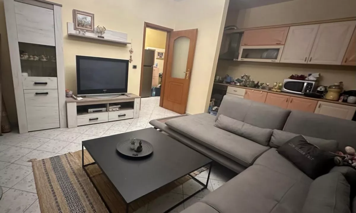 Shtepi ne shitje Apartament ne Durres, 1+1, Mobilimi E mobiluar, Pagesa 90,000  Euro.