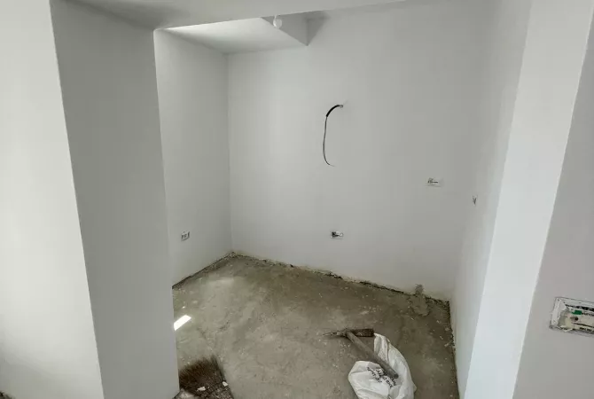 Jepet me qera dyqan ne Shkoze 