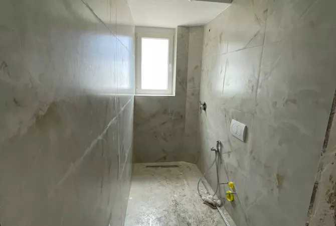 Jepet me qera dyqan ne Shkoze 