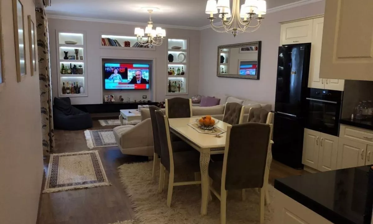 Shtepi ne shitje Apartament ne Tirane, 2+1, Mobilimi E mobiluar, Pagesa 158,000  Euro.