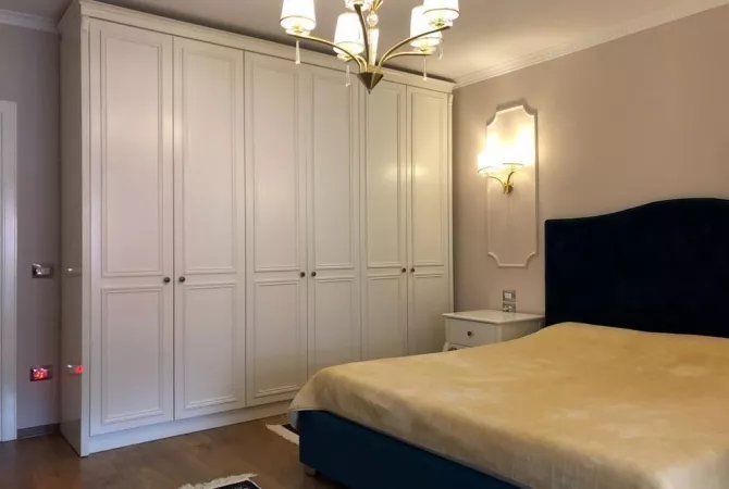 Shtepi ne shitje Apartament ne Tirane, 2+1, Mobilimi E mobiluar, Pagesa 158,000  Euro.