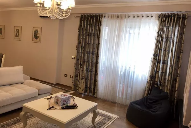 Shtepi ne shitje Apartament ne Tirane, 2+1, Mobilimi E mobiluar, Pagesa 158,000  Euro.