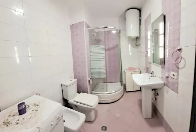 Shtepi me qera Apartament ne Tirane, 2+1, Mobilimi E mobiluar, Pagesa 600  Euro.