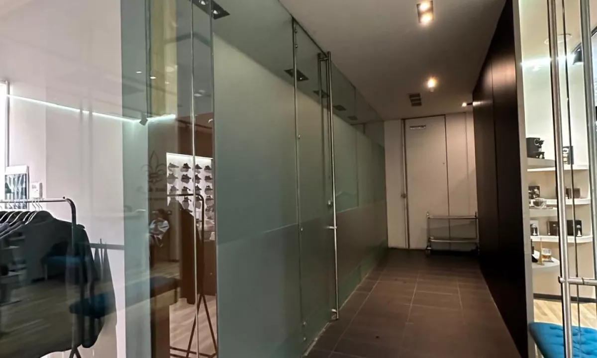 Jepet me qera ambjent biznesi ne Bllok.