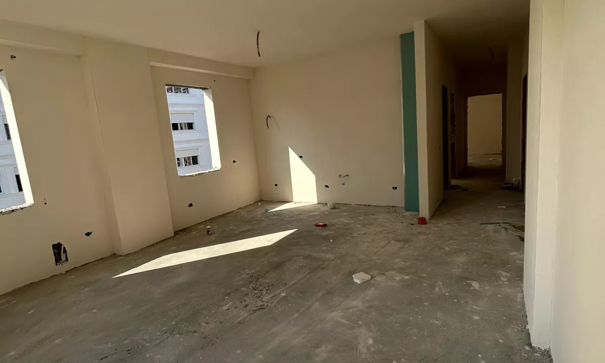 Shtepi ne shitje Apartament ne Tirane, 2+1, Mobilimi Bosh, pa mobiluar, Pagesa 87,000  Euro.