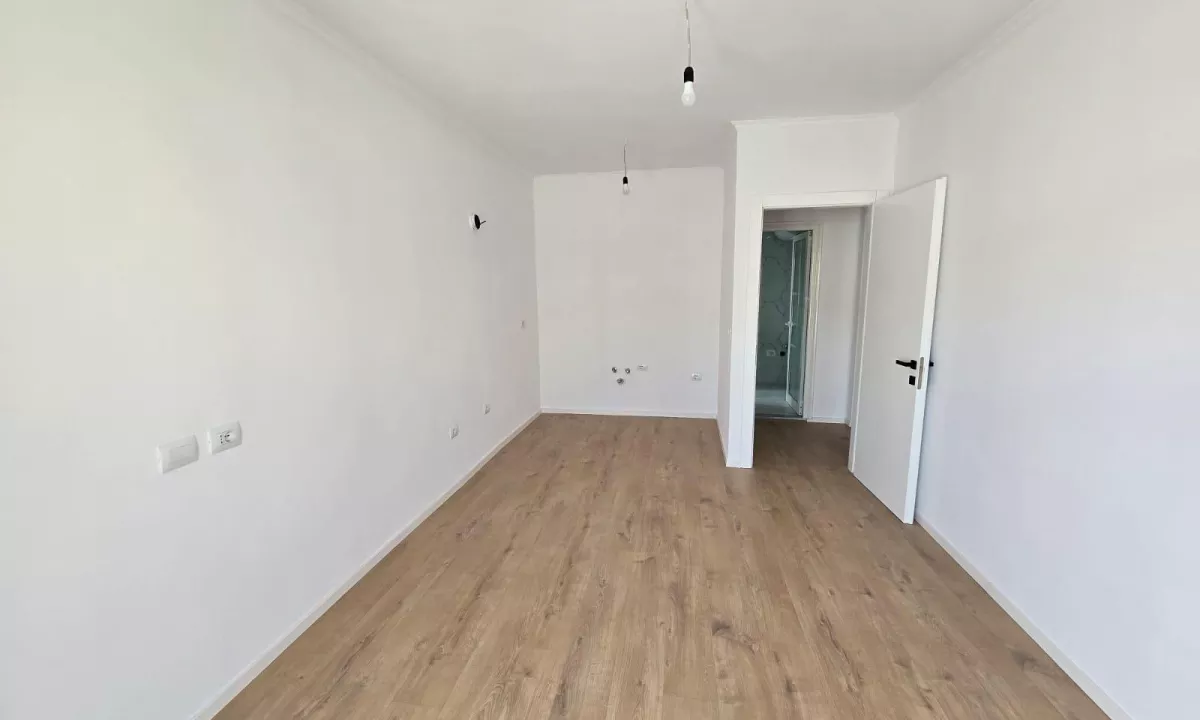 Shtepi ne shitje Apartament ne Tirane, 2+1, Mobilimi Bosh, pa mobiluar, Pagesa 128,000  Euro.