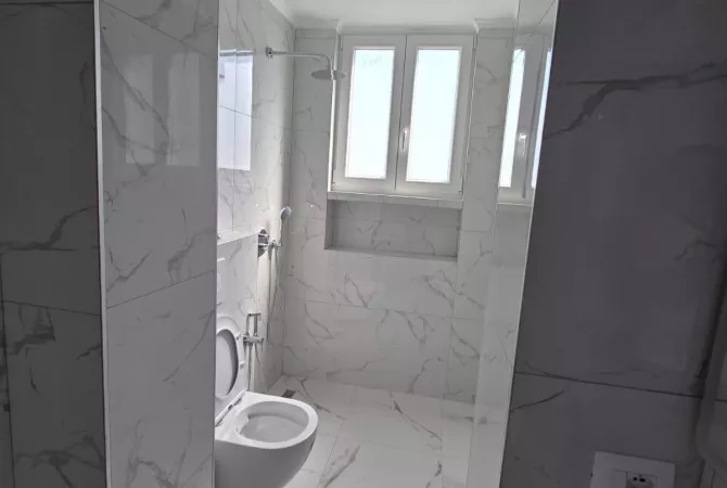 Shtepi ne shitje Apartament ne Tirane, 2+1, Mobilimi Bosh, pa mobiluar, Pagesa 128,000  Euro.