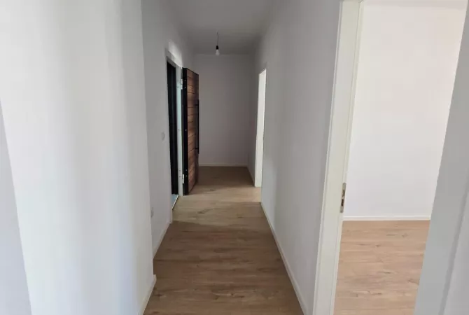 Shtepi ne shitje Apartament ne Tirane, 2+1, Mobilimi Bosh, pa mobiluar, Pagesa 128,000  Euro.
