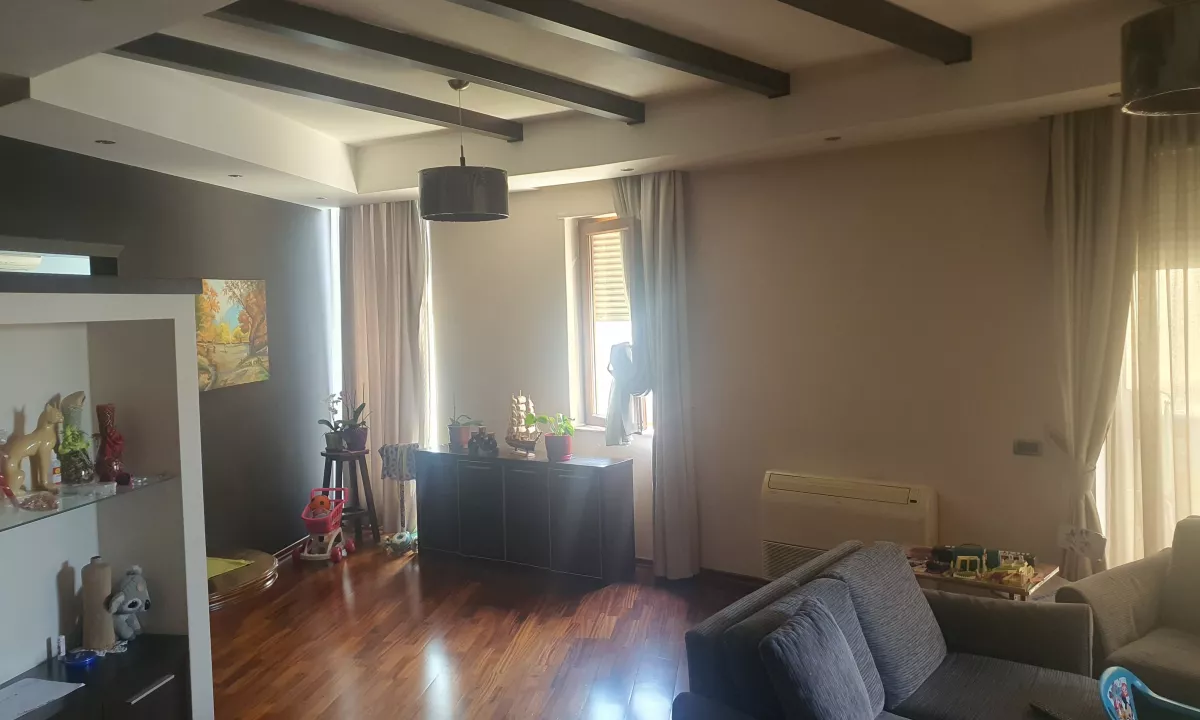 Shtepi ne shitje Apartament ne Tirane, 2+1, Mobilimi Bosh, pa mobiluar, Pagesa 176,688  Euro.