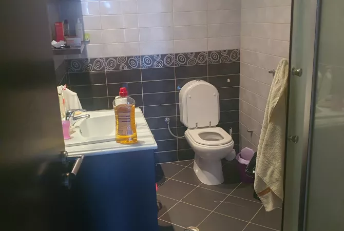Shtepi ne shitje Apartament ne Tirane, 2+1, Mobilimi Bosh, pa mobiluar, Pagesa 176,688  Euro.