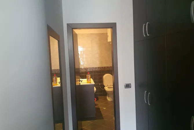 Shtepi ne shitje Apartament ne Tirane, 2+1, Mobilimi Bosh, pa mobiluar, Pagesa 176,688  Euro.