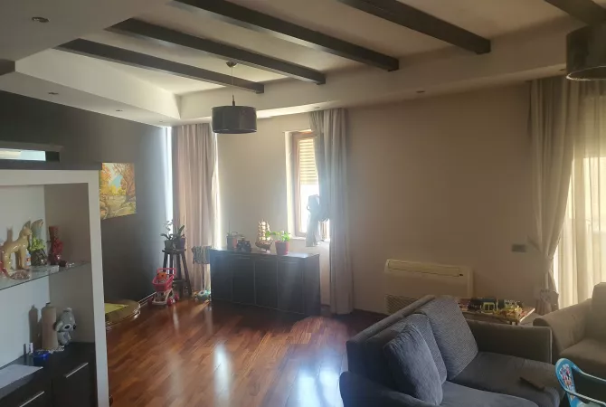 Shtepi ne shitje Apartament ne Tirane, 2+1, Mobilimi Bosh, pa mobiluar, Pagesa 176,688  Euro.