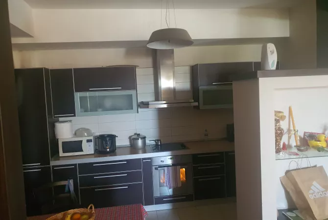 Shtepi ne shitje Apartament ne Tirane, 2+1, Mobilimi Bosh, pa mobiluar, Pagesa 176,688  Euro.