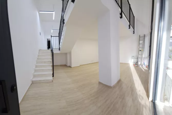 Business Property for Rent 3+1 in Tirana - 1,000 Euro