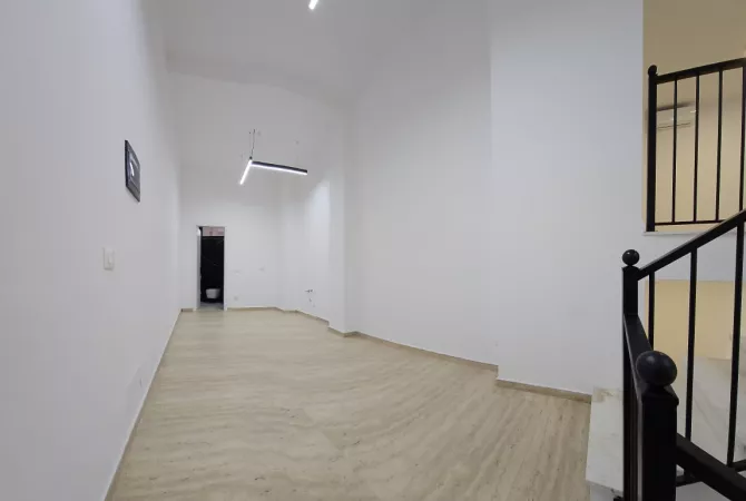 Business Property for Rent 3+1 in Tirana - 1,000 Euro