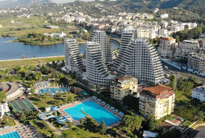 Shitet apartament 3+1+2 tek Lake View Residence 