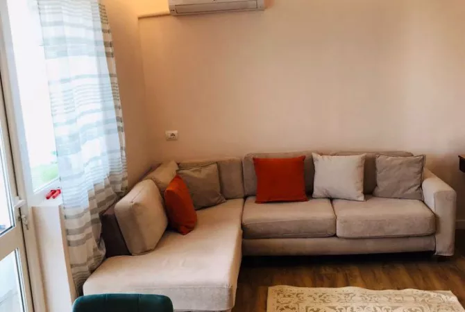 Jepet apartament me qera 1+1 tek Rruga Mine Peza 