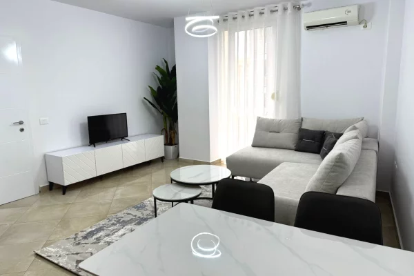 Appartamento in affitto a Tirana 2+1, Arredato