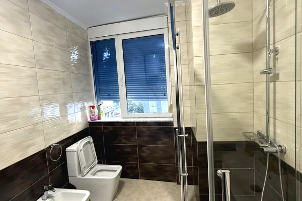 Appartamento in affitto a Tirana 2+1, Arredato