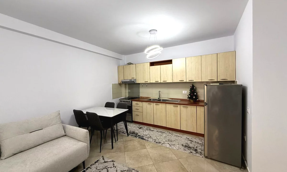 Appartamento in affitto a Tirana 2+1, Arredato