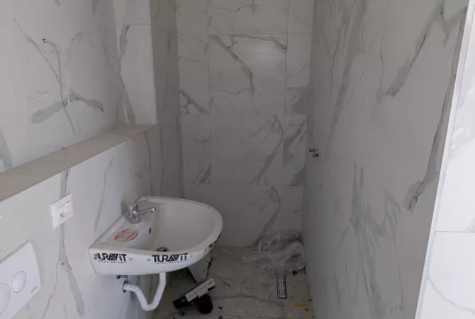 Shtepi ne shitje Apartament ne Tirane, 2+1, Mobilimi Bosh, pa mobiluar, Pagesa 200,000  Euro.