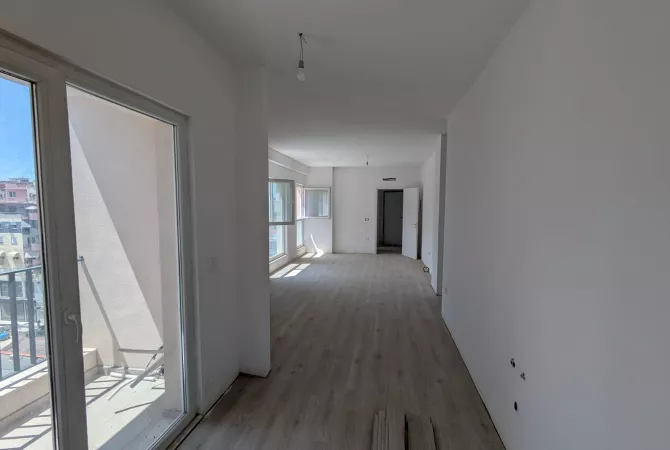 Shtepi ne shitje Apartament ne Tirane, 2+1, Mobilimi Bosh, pa mobiluar, Pagesa 200,000  Euro.
