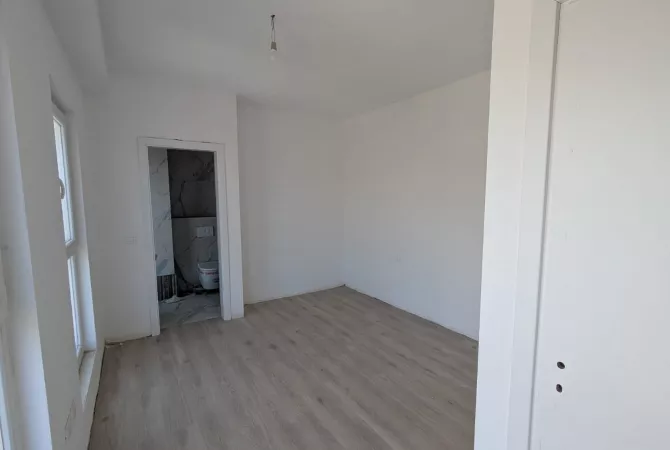 Shtepi ne shitje Apartament ne Tirane, 2+1, Mobilimi Bosh, pa mobiluar, Pagesa 200,000  Euro.