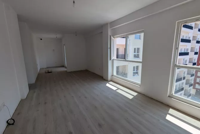 Shtepi ne shitje Apartament ne Tirane, 2+1, Mobilimi Bosh, pa mobiluar, Pagesa 200,000  Euro.