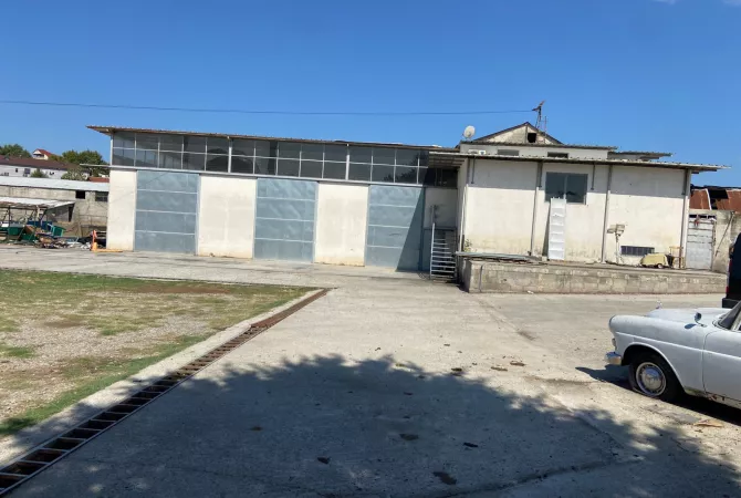 Ambient biznesi me qera 4+1 ne Tirane - 1,000 Euro