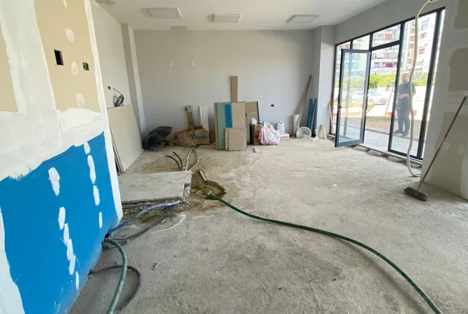 Jepet  Dyqan  me qera Tek Rezidenca Klensi/600 Euro