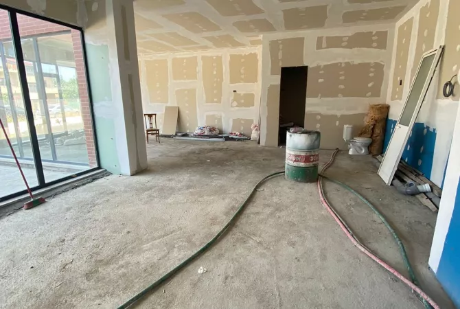 Jepet  Dyqan  me qera Tek Rezidenca Klensi/600 Euro