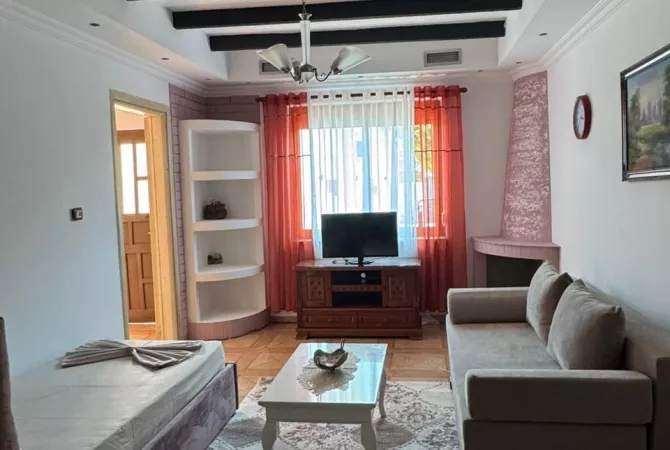 Shtepi me qera Apartament ne Tirane, 1+1, Mobilimi E mobiluar, Pagesa 30,000  Leke.