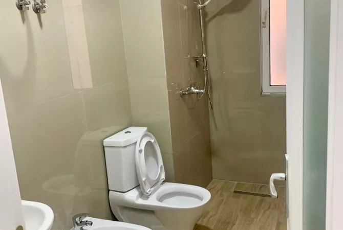 Jepet me qira shtepi private tek Rruga e Elbasanit prane Drejtorise se Tatimeve/500 euro