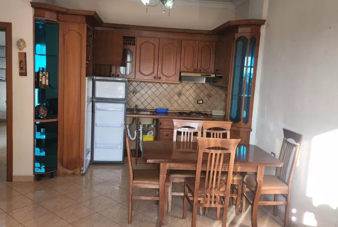 Shtepi ne shitje Apartament ne Tirane, 1+1, Mobilimi E mobiluar, Pagesa 123,200  Euro.