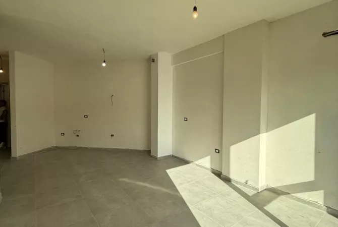 Shtepi ne shitje Apartament ne Tirane, 2+1, Mobilimi Bosh, pa mobiluar, Pagesa 227,000  Euro.