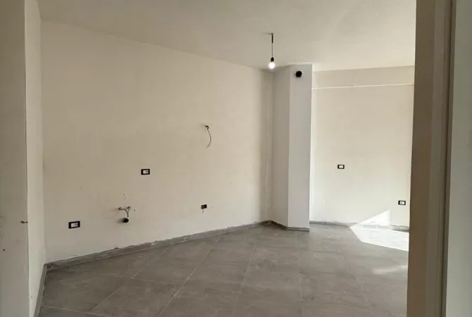 Shtepi ne shitje Apartament ne Tirane, 2+1, Mobilimi Bosh, pa mobiluar, Pagesa 227,000  Euro.