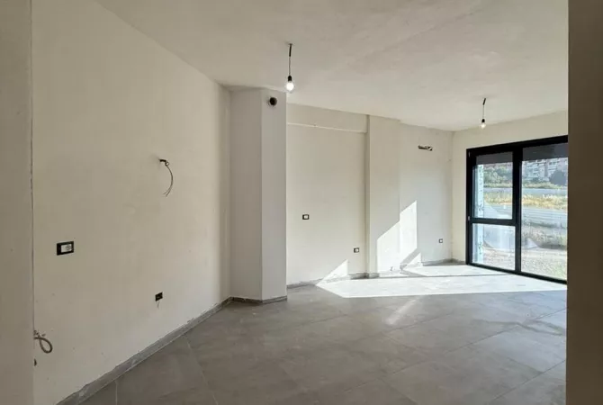 Shtepi ne shitje Apartament ne Tirane, 2+1, Mobilimi Bosh, pa mobiluar, Pagesa 227,000  Euro.