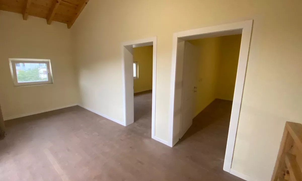 Shtepi me qera Apartament ne Tirane, 5+1, Mobilimi Bosh, pa mobiluar, Pagesa 1,500  Euro.