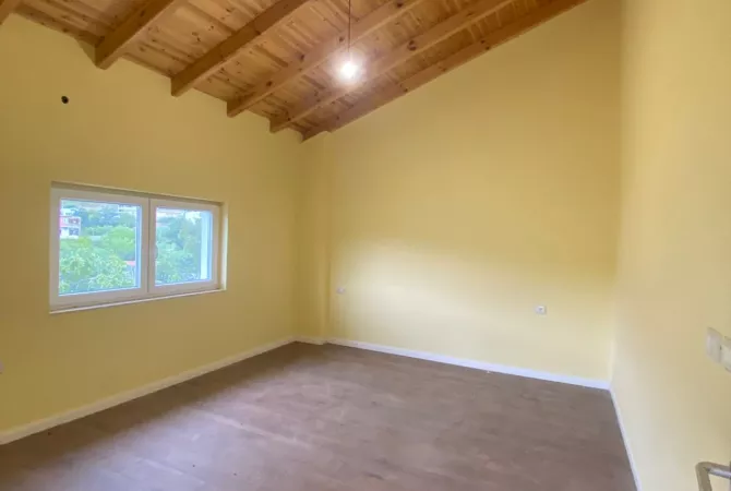 Shtepi me qera Apartament ne Tirane, 5+1, Mobilimi Bosh, pa mobiluar, Pagesa 1,500  Euro.