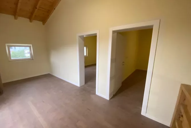 Vila për Qira ne Kombinat- Përdorim Zyra – 200m² Oborr