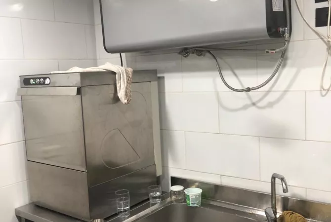 Shitet Biznes Bar-Restorant Rruga e Elbasanit, Tirane/86,000 euro