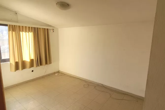 Shtepi me qera Apartament ne Tirane, 5+1, Mobilimi Bosh, pa mobiluar, Pagesa 1,500  Euro.